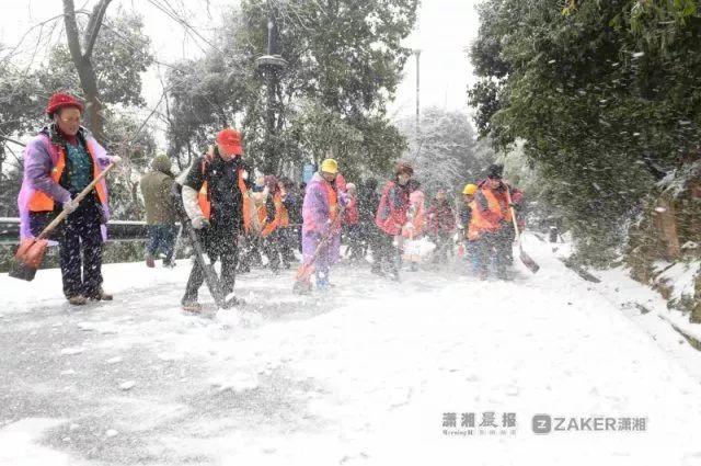 岳麓山雪景如画，冬日美景新添彩